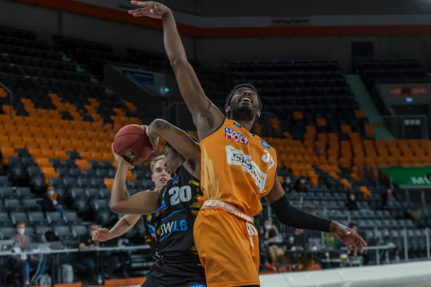 里始终以身 里始终以身