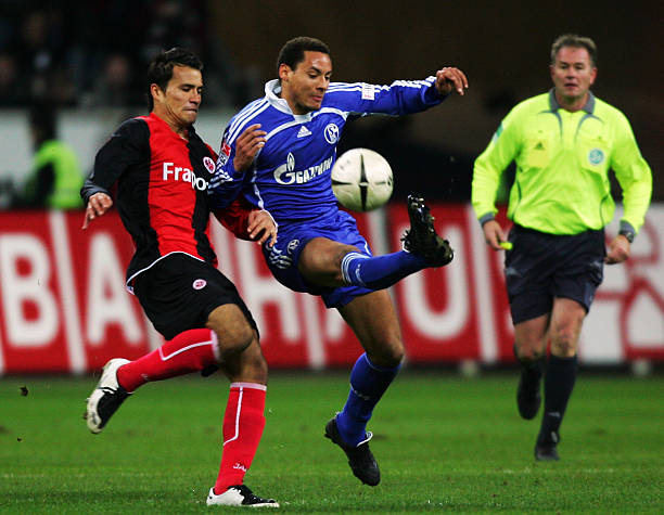 足球比赛中 足球比赛中